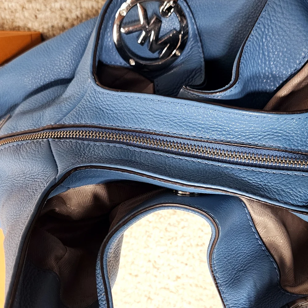 Authentic Michael Kors Blue Leather Shoulder Bag - Picture 6 of 12